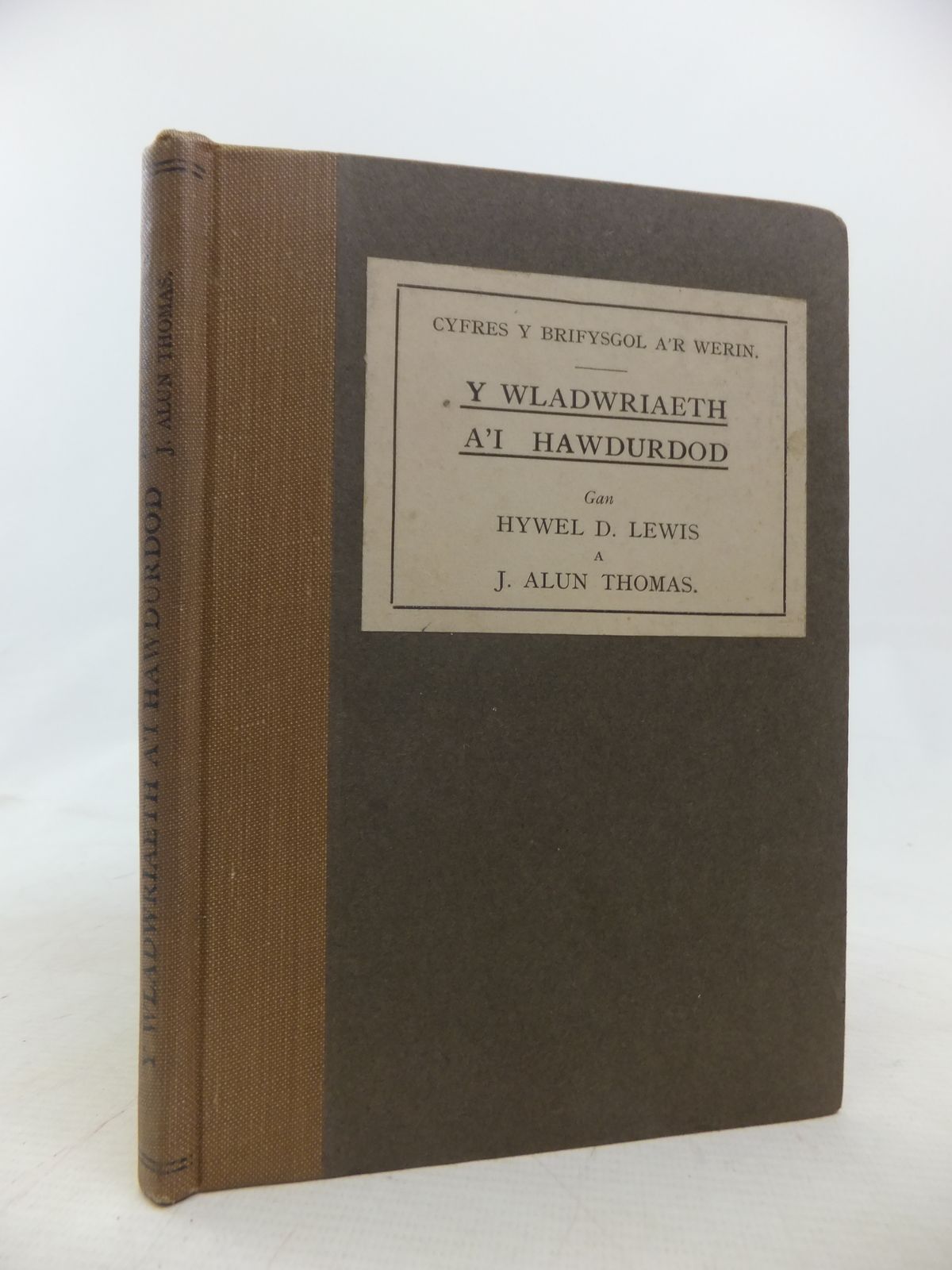 Cover of Y WLADWRIAETH A'I HAWDURDOD by Hywel D. Lewis; J. Alun Thomas