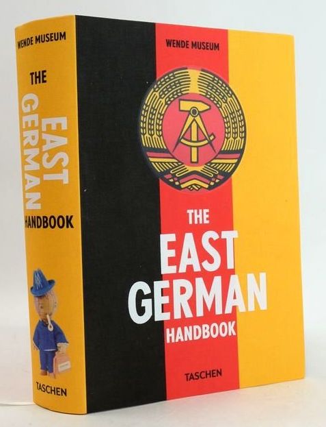 Cover of DAS DDR HANDBUCH: THE EAST GERMAN HANDBOOK by 