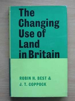 Cover of THE CHANGING USE OF LAND IN BRITAIN by Robin H. Best; J.T. Coppock
