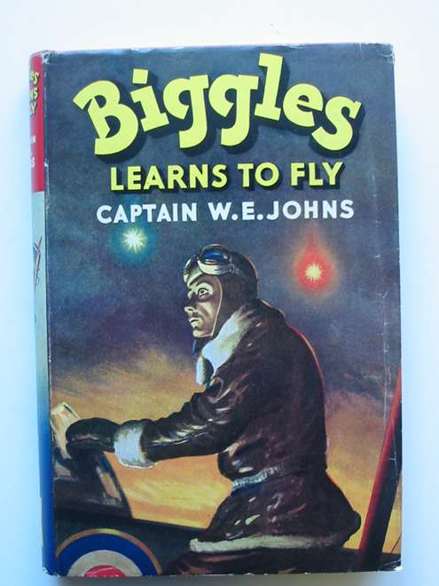 Cover of BIGGLES LEARNS TO FLY by W.E. Johns