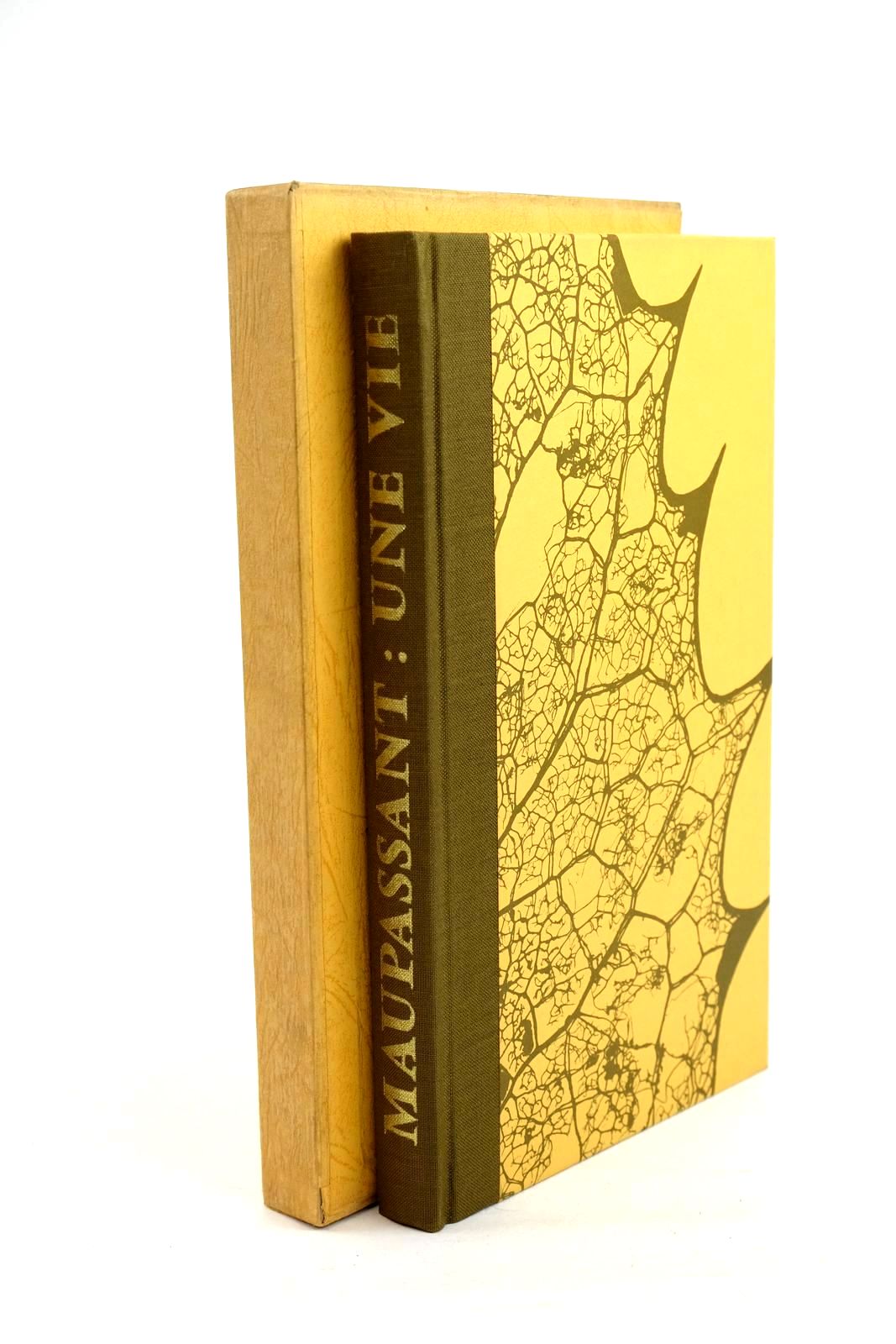 Photo of UNE VIE written by De Maupassant, Guy illustrated by Acs, Laszlo published by Folio Society (STOCK CODE: 1320400)  for sale by Stella & Rose's Books