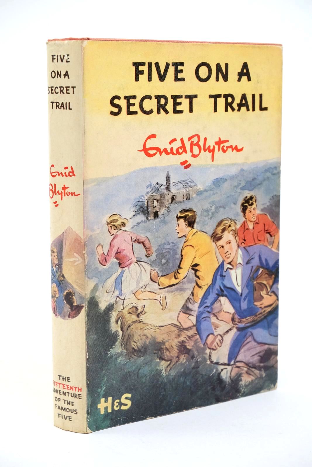 Photo of FIVE ON A SECRET TRAIL written by Blyton, Enid illustrated by Soper, Eileen published by Hodder & Stoughton (STOCK CODE: 1322931)  for sale by Stella & Rose's Books