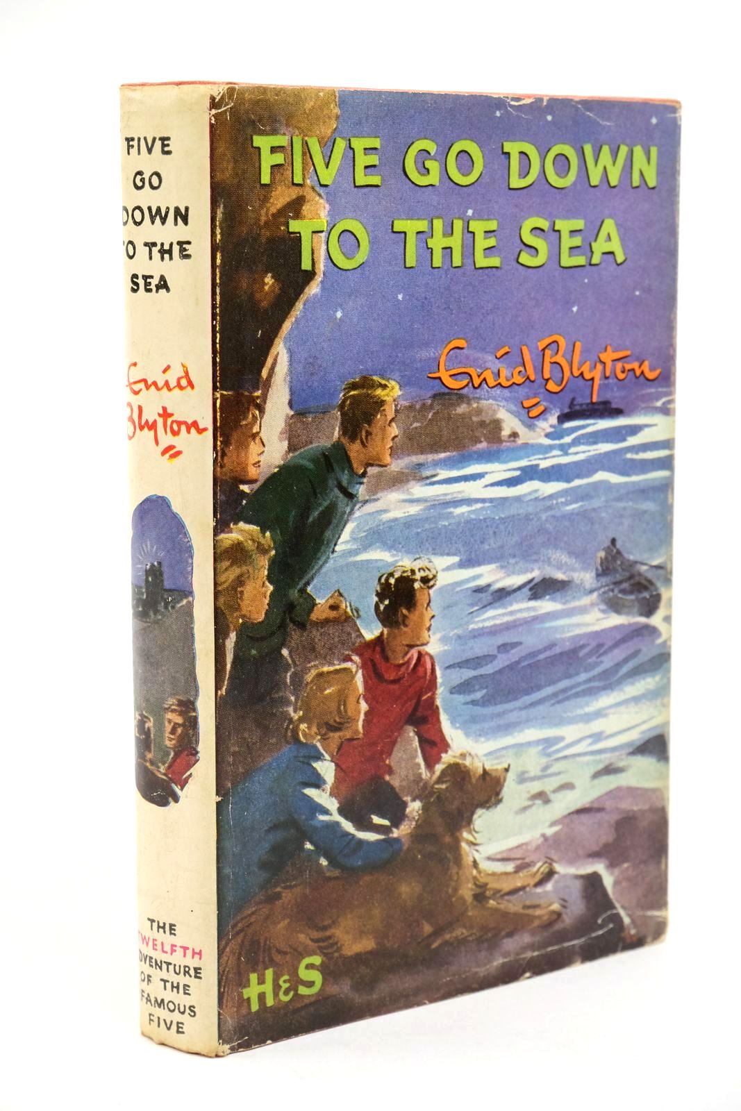 Photo of FIVE GO DOWN TO THE SEA written by Blyton, Enid illustrated by Soper, Eileen published by Hodder &amp; Stoughton (STOCK CODE: 1322936)  for sale by Stella & Rose's Books