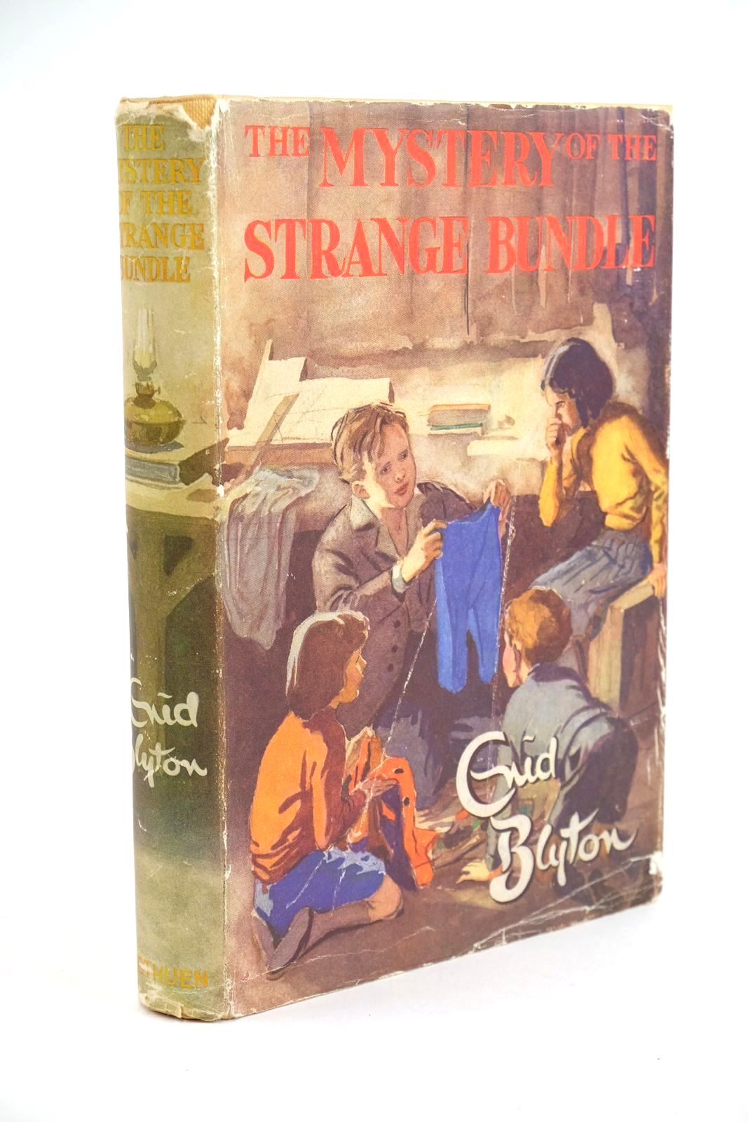 Photo of THE MYSTERY OF THE STRANGE BUNDLE written by Blyton, Enid illustrated by Evans, Treyer published by Methuen & Co. Ltd. (STOCK CODE: 1323588)  for sale by Stella & Rose's Books