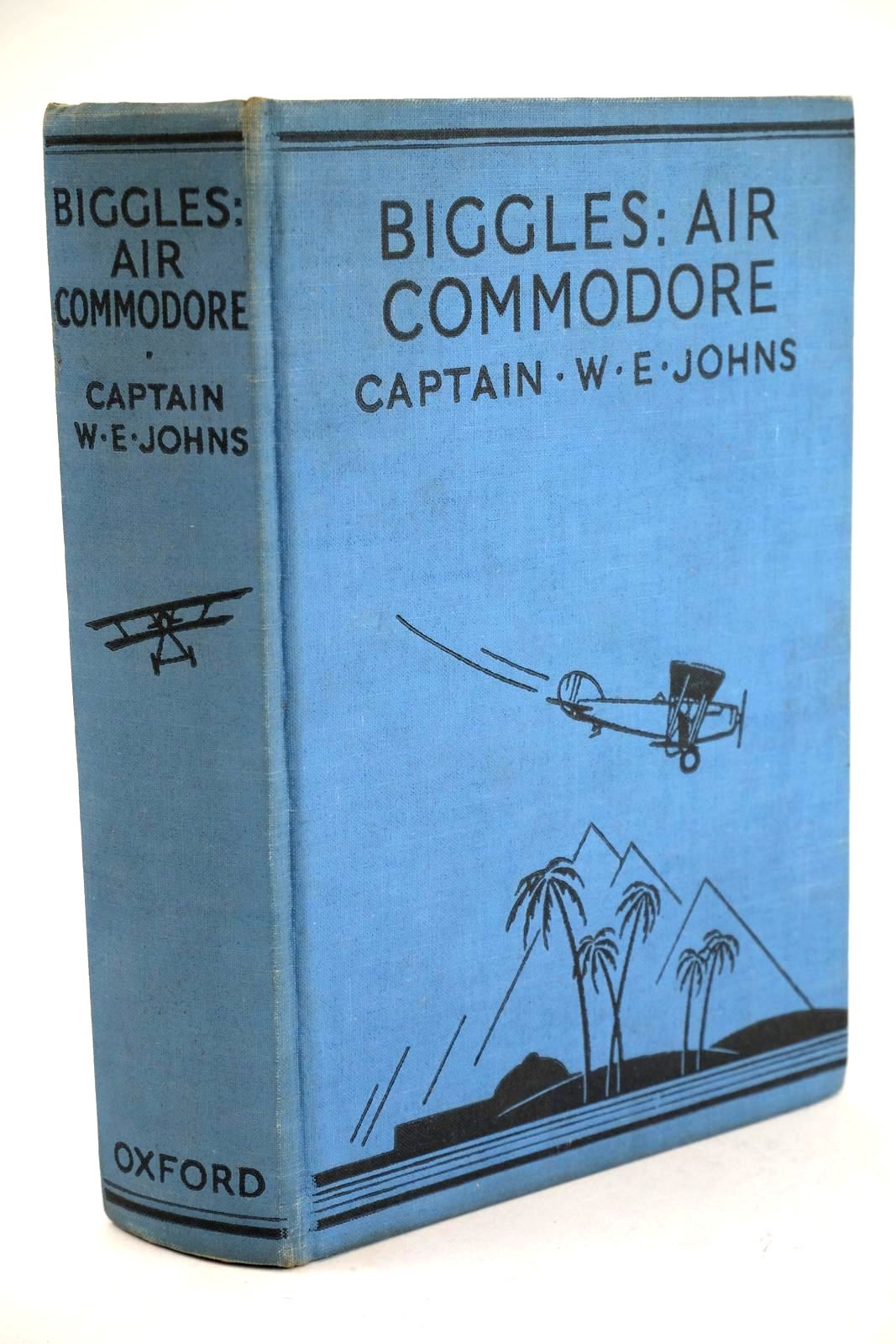 Photo of BIGGLES AIR COMMODORE written by Johns, W.E. illustrated by Leigh, Howard Sindall, Alfred published by Oxford University Press, Humphrey Milford (STOCK CODE: 1324169)  for sale by Stella & Rose's Books