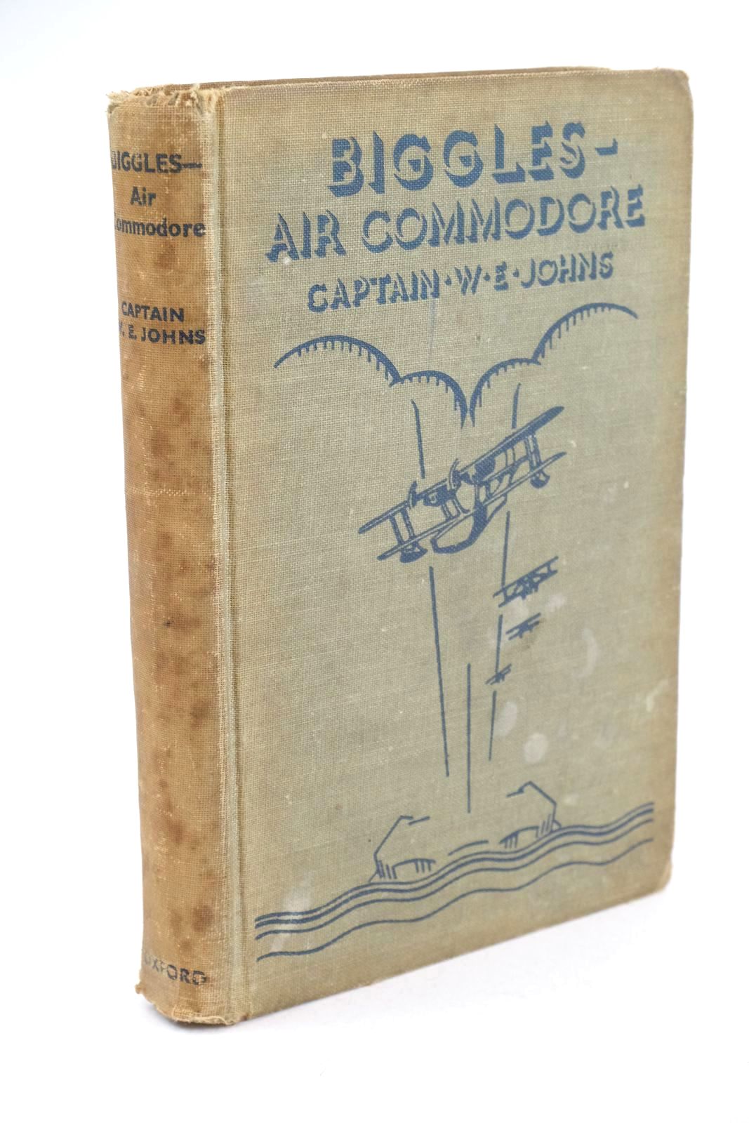 Photo of BIGGLES - AIR COMMODORE written by Johns, W.E. illustrated by Leigh, Howard
Sindall, Alfred published by Oxford University Press, Geoffrey Cumberlege (STOCK CODE: 1324859)  for sale by Stella & Rose's Books