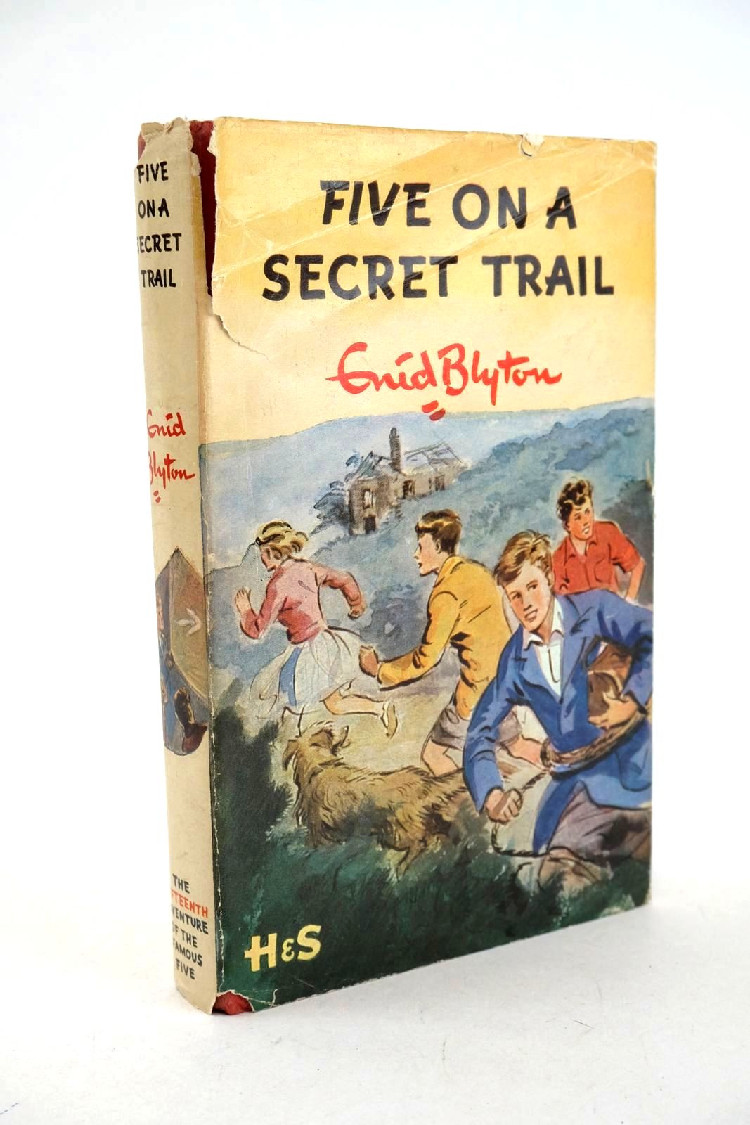 Photo of FIVE ON A SECRET TRAIL written by Blyton, Enid illustrated by Soper, Eileen published by Hodder &amp; Stoughton (STOCK CODE: 1326729)  for sale by Stella & Rose's Books