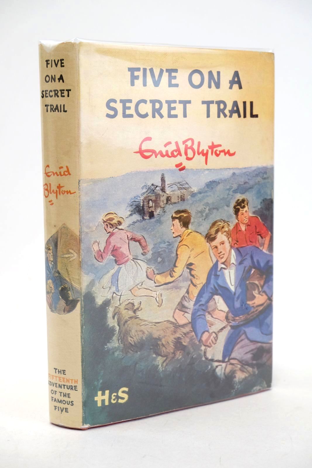 Photo of FIVE ON A SECRET TRAIL written by Blyton, Enid illustrated by Soper, Eileen published by Hodder &amp; Stoughton (STOCK CODE: 1327140)  for sale by Stella & Rose's Books