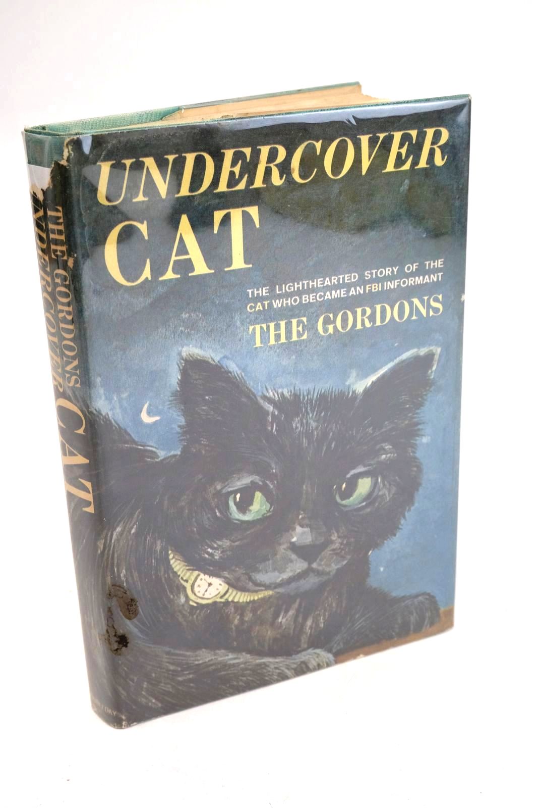 Photo of UNDERCOVER CAT written by The Gordons, published by Doubleday &amp; Company, Inc. (STOCK CODE: 1330463)  for sale by Stella & Rose's Books