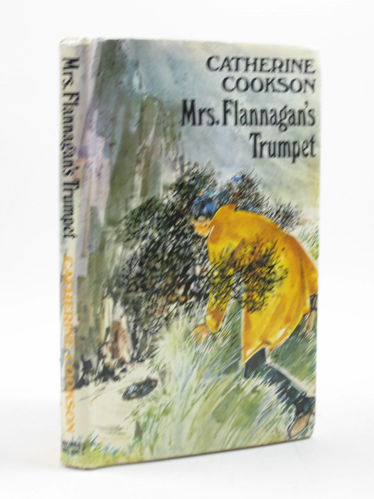 Photo of MRS FLANNAGAN'S TRUMPET written by Cookson, Catherine illustrated by Gill, Margery published by Macdonald and Jane's (STOCK CODE: 1402982)  for sale by Stella & Rose's Books