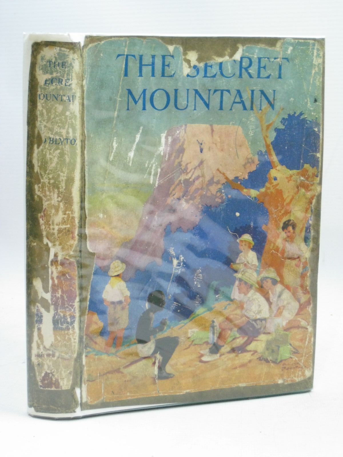 Photo of THE SECRET MOUNTAIN written by Blyton, Enid illustrated by Rountree, Harry published by Basil Blackwell (STOCK CODE: 1506112)  for sale by Stella & Rose's Books