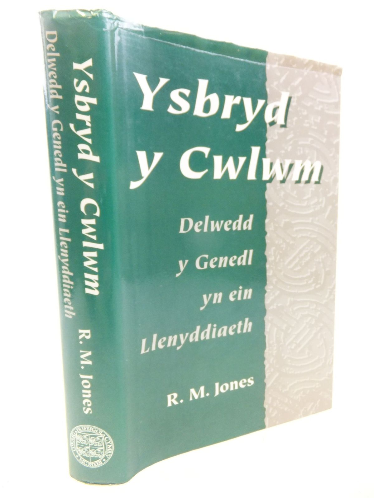 Photo of YSBRYD Y CWLWM: DELWEDD Y GENEDL YN EIN LLENYDDIAETH written by Jones, R.M. published by Gwasg Prifysgol Cymru (STOCK CODE: 1712817)  for sale by Stella & Rose's Books