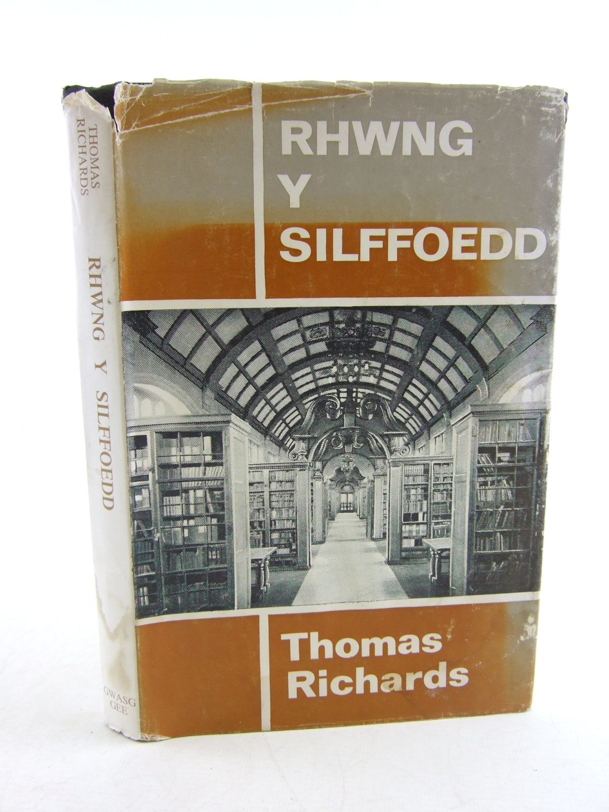 Photo of RHWYNG Y SILFFOEDD written by Richards, Thomas published by Gwasg Gee (STOCK CODE: 1806706)  for sale by Stella & Rose's Books