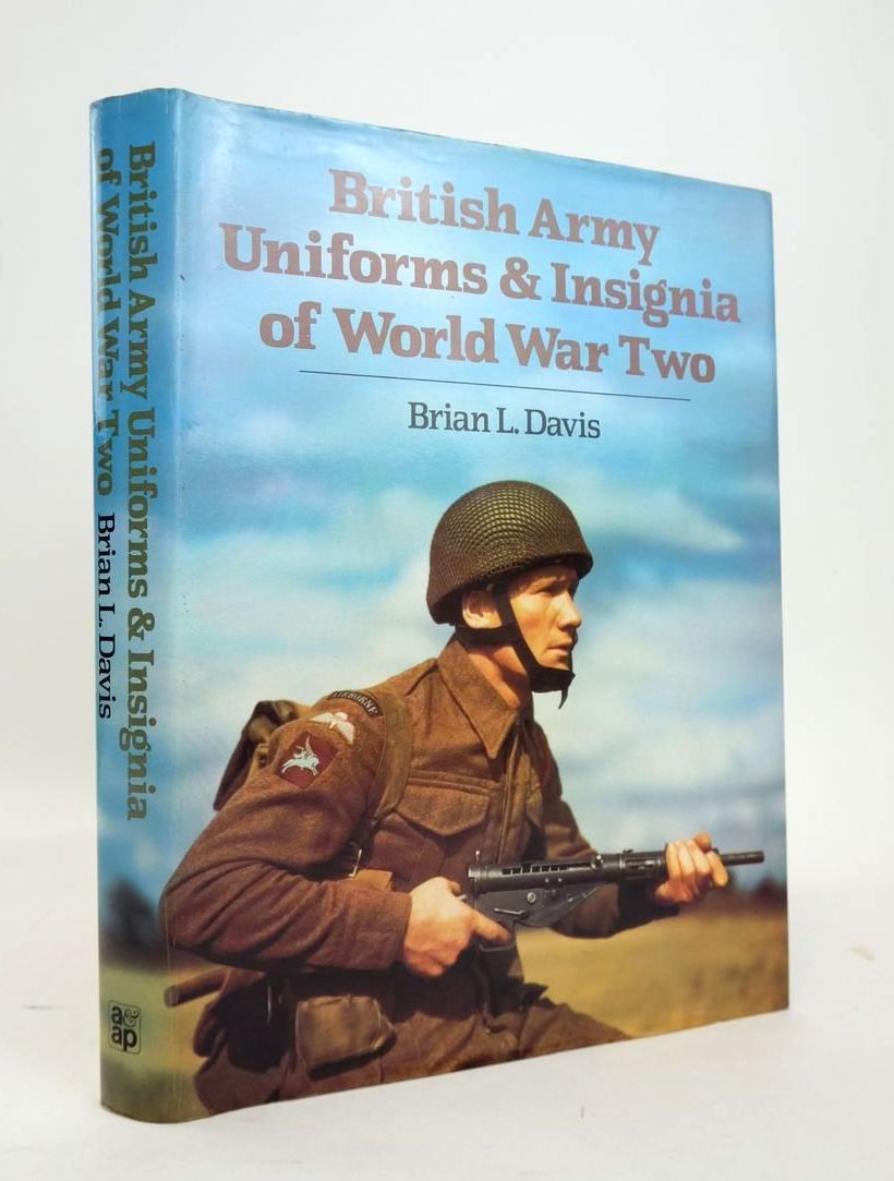Stella & Rose's Books BRITISH ARMY UNIFORMS & INSIGNIA OF WORLD WAR