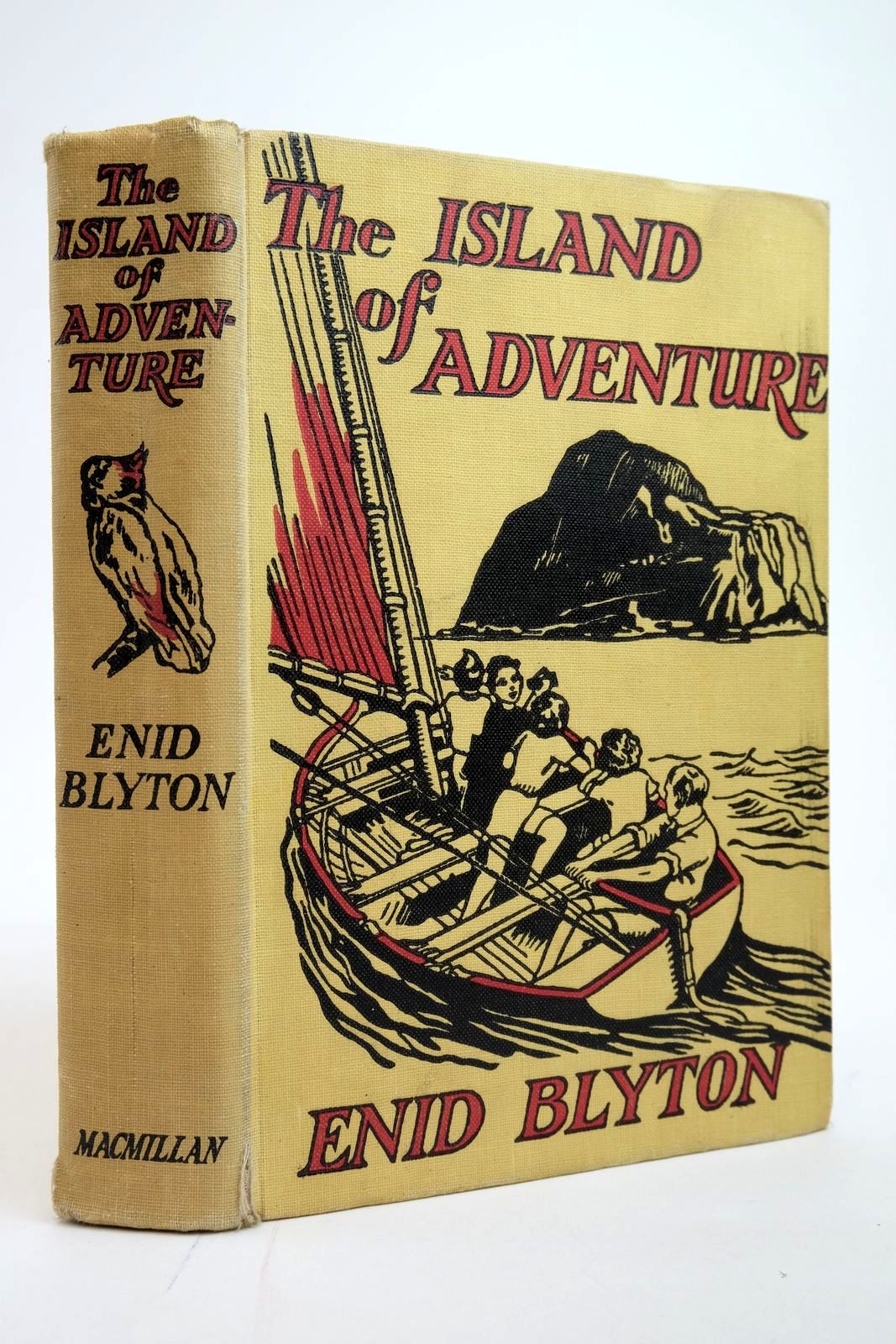 Photo of THE ISLAND OF ADVENTURE written by Blyton, Enid illustrated by Tresilian, Stuart published by Macmillan &amp; Co. Ltd. (STOCK CODE: 2135169)  for sale by Stella & Rose's Books