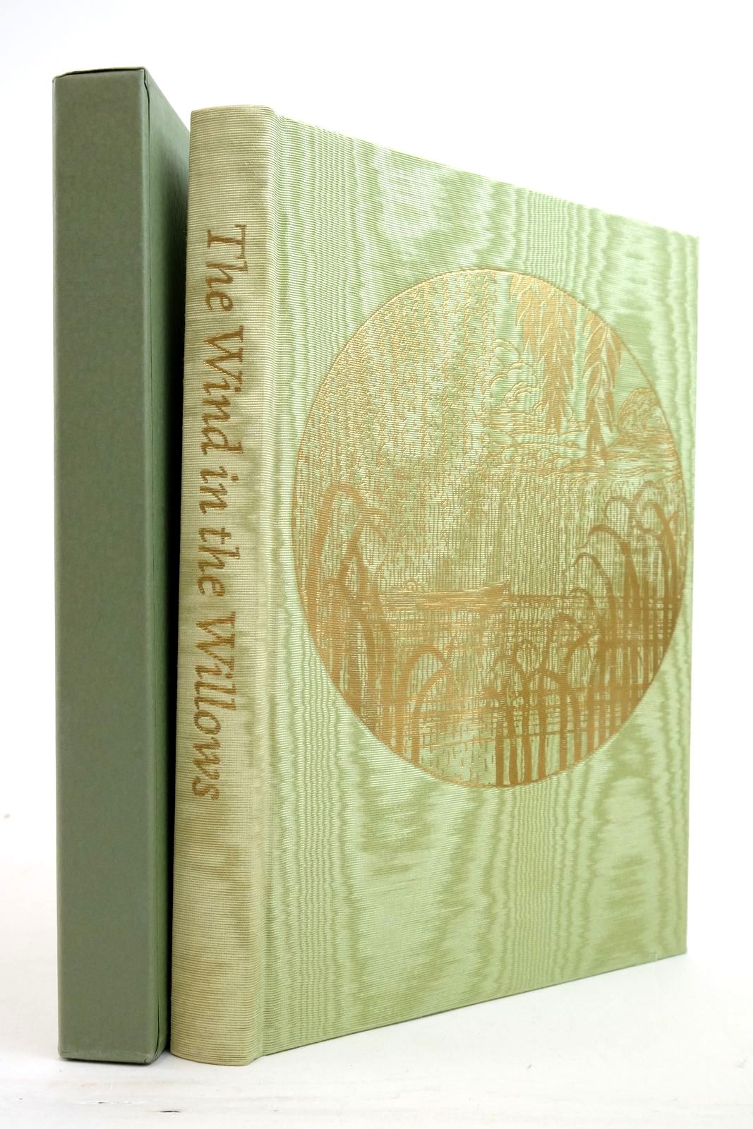 Photo of THE WIND IN THE WILLOWS written by Grahame, Kenneth Bennett, Alan illustrated by Lynch, James published by Folio Society (STOCK CODE: 2137393)  for sale by Stella & Rose's Books