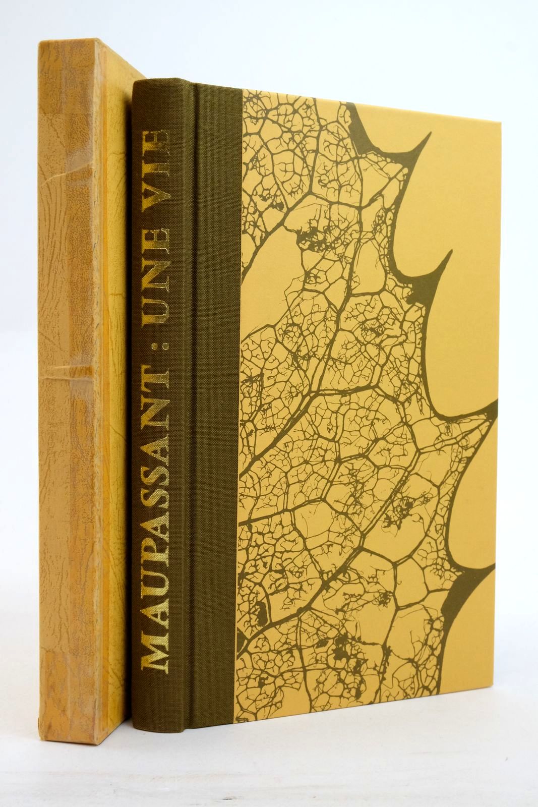 Photo of UNE VIE written by De Maupassant, Guy illustrated by Acs, Laszlo published by Folio Society (STOCK CODE: 2138227)  for sale by Stella & Rose's Books