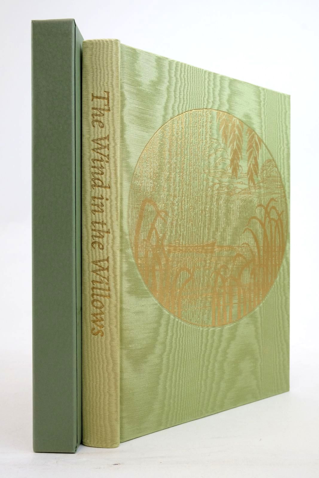 Photo of THE WIND IN THE WILLOWS written by Grahame, Kenneth Bennett, Alan illustrated by Lynch, James published by Folio Society (STOCK CODE: 2138236)  for sale by Stella & Rose's Books