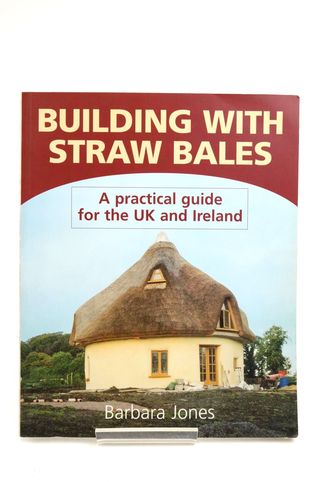 Photo of BUILDING WITH STRAW BALES: A PRACTICAL GUIDE FOR THE UK AND IRELAND written by Jones, Barbara published by Green Books (STOCK CODE: 2138840)  for sale by Stella & Rose's Books