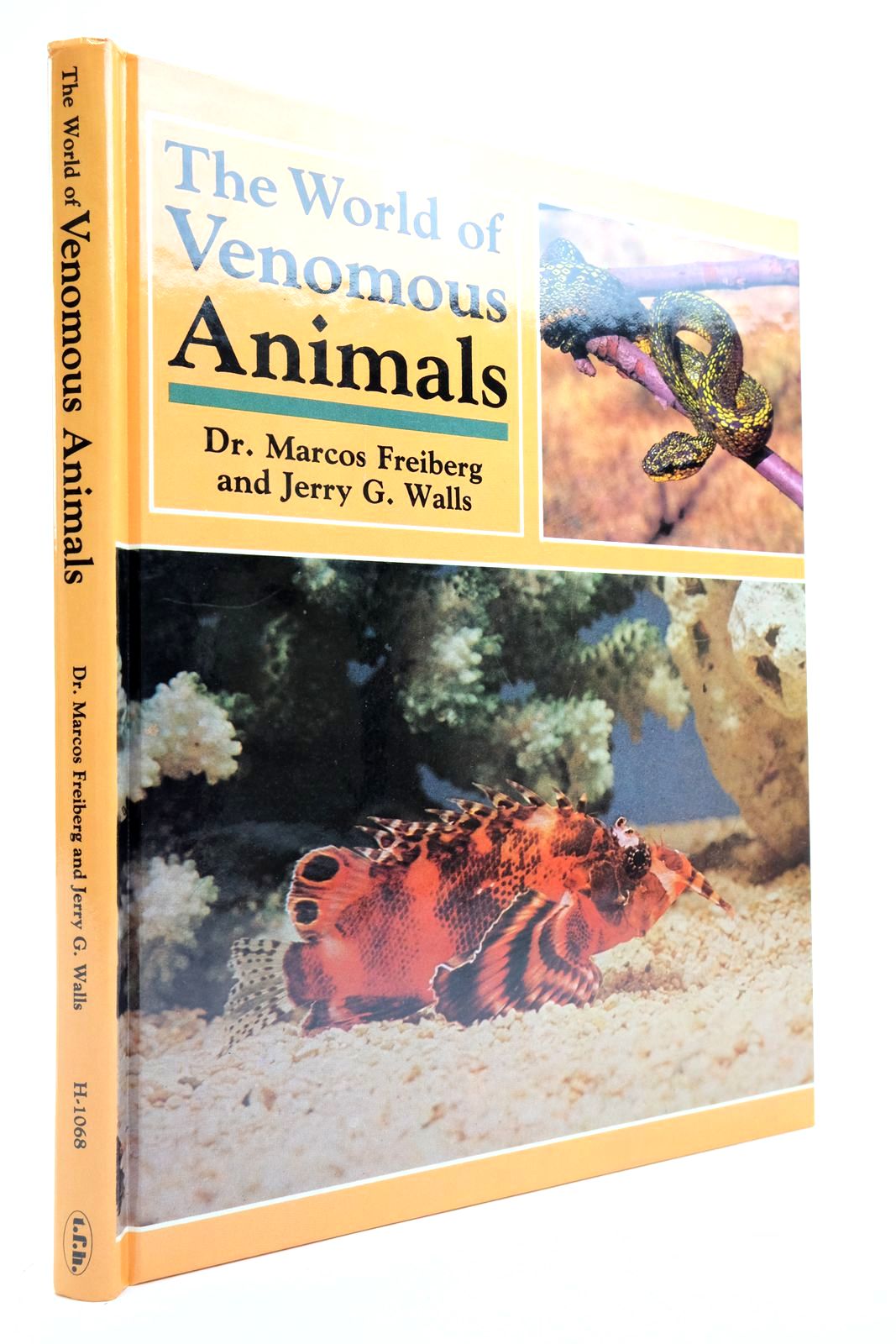 Photo of THE WORLD OF VENOMOUS ANIMALS written by Freiberg, Marcos Walls, Jerry G. published by T.F.H. Publications, Inc. Ltd. (STOCK CODE: 2139356)  for sale by Stella & Rose's Books