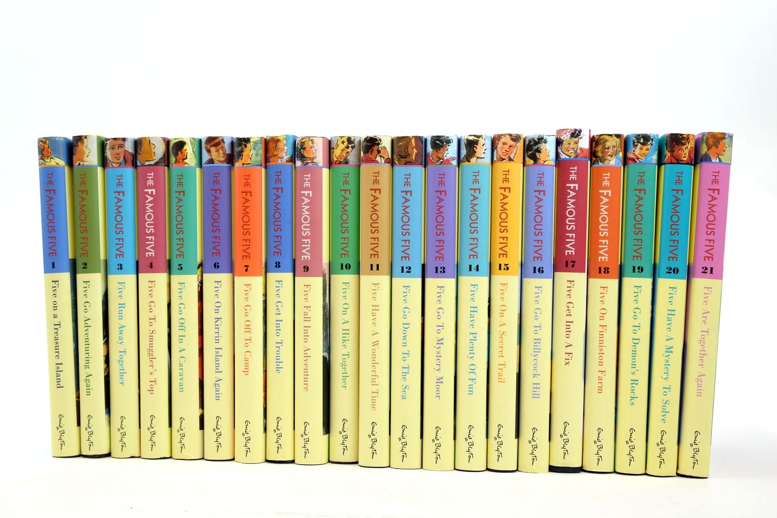 Photo of THE FAMOUS FIVE (21 VOLUME SET) written by Blyton, Enid illustrated by Soper, Eileen published by Book Club Associates (STOCK CODE: 2139744)  for sale by Stella & Rose's Books