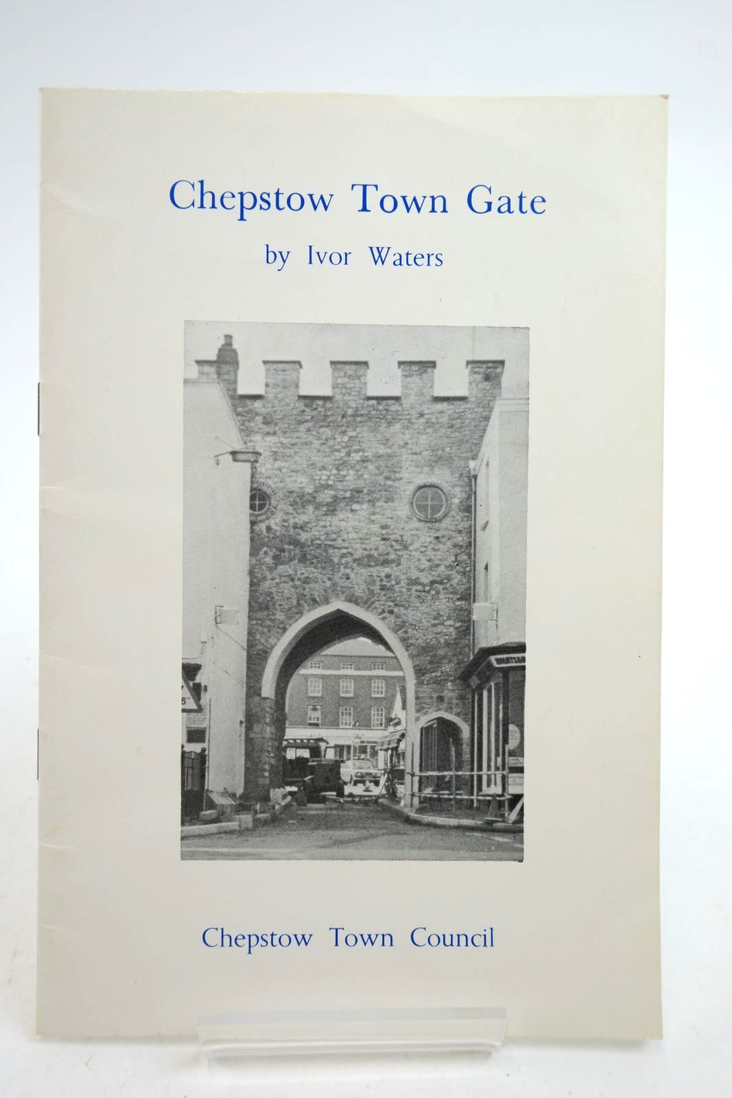 Photo of CHEPSTOW TOWN GATE written by Waters, Ivor illustrated by Waters, Mercedes published by Chepstow Town Council (STOCK CODE: 2140409)  for sale by Stella & Rose's Books